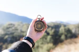 Czy kompas to urządzenie niezbędne do trekkingu?
